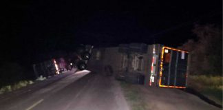 Se vuelca unidad que transportaba sandías al sur de Hermosillo