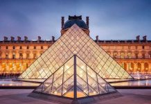 Detienen a dos personas por presunta participación en robo al Museo del Louvre en Francia