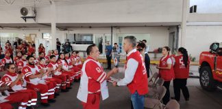 Reconocen a paramédicos, socorristas y psicólogos de Cruz Roja en Hermosillo por su apoyo durante incendio de Waldo’s