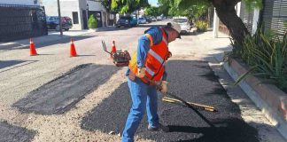 Reparan vialidades cuadrillas de bacheo en 12 colonias de Hermosillo