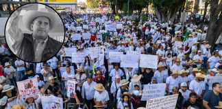 Miles de ciudadanos marchan para manifestarse por asesinato del alcalde Carlos Manzo en Uruapan