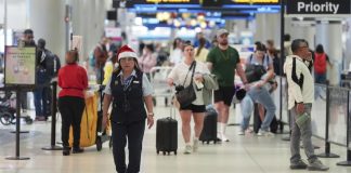 Cancelan más de 800 vuelos ante reducción ‘inédita’ de tráfico aéreo por cierre de gobierno en EEUU