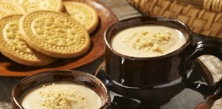 Se acerca diciembre: Así se prepara atole de galleta, bebida tradicional mexicana