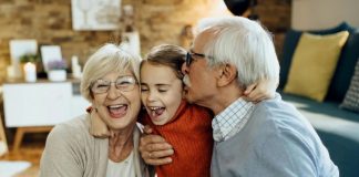 Ver a los abuelos fortalece la salud emocional de los niños, confirman especialistas