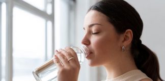 ¿Te cuesta dejar los refrescos? Estos son cinco trucos efectivos para tomar más agua natural