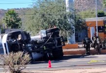 Volcadura de pipa de gas provoca caos vial al oriente de Hermosillo