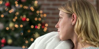 Fiestas de fin de año pueden intensificar sentimientos de soledad y ansiedad: advierten psicólogos