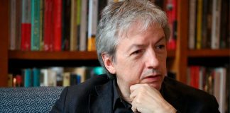 Gana el mexicano David Toscana Premio Alfaguara de Novela por ‘El Ejército Ciego’