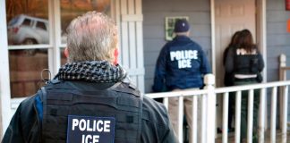 ICE defiende facultad para entrar a hogares sin orden judicial, revela memorando