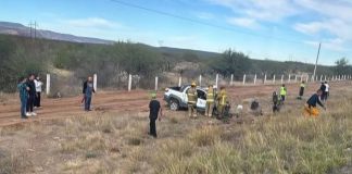 Hombre de 44 años muere tras volcar su vehículo en la carretera Hermosillo–Guaymas