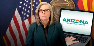 Gobernadora de Arizona lanza sitio “Conozca sus derechos” ante operativos de ICE
