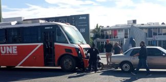 Camión de transporte público choca a motociclista y 3 vehículos en Centro de Hermosillo