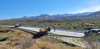 Volcadura de pick up provoca cierre en carretera Magdalena-Nogales