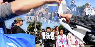 Activistas reparten 25 mil toallas anti-ICE afuera del Levi’s Stadium durante el Super Bowl 2026