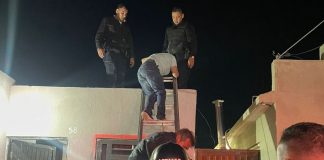 Rescatan policías municipales a personas dos personas atrapadas en un incendio al sur de Hermosillo Rescatan policías municipales a personas dos personas atrapadas en un incendio al sur de Hermosillo