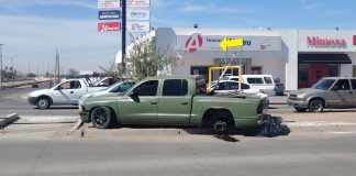 Encontronazo entre pickup y moto en el Vado del Río, en Hermosillo, deja un lesionado Encontronazo entre pickup y moto en el Vado del Río deja un lesionado