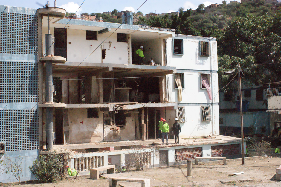 Bloque 12 de la urbanización Soublette tras ser impactado por un misil.
