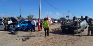 Vuelcan 2 vehículos tras choque al norponiente Hermosillo