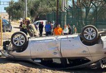 Vuelca vehículo al norte de Hermosillo; reportan 5 lesionados, entre ellos menores