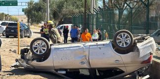 Vuelca vehículo al norte de Hermosillo; reportan 5 lesionados, entre ellos menores