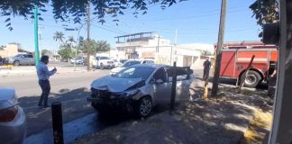 Tres heridos y múltiples daños deja choque en zona centro de Hermosillo