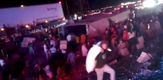Vuelca tráiler de Sabritas en la carretera Obregón–Guaymas y desatan rapiña