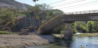 Explosivo oculto estalla en puente dañado por violencia del CJNG en Puerto Vallarta; hay un muerto (VIDEO) Explosivo oculto estalla en puente dañado por violencia del CJNG en Puerto Vallarta; hay un muerto (VIDEO)