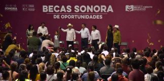 Entrega Lamarque a más de 4 mil estudiantes de Cajeme becas para continuar sus estudios