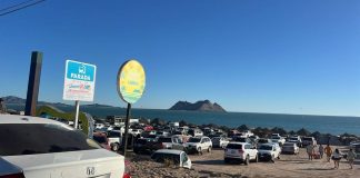 Calor de verano en pleno febrero llena las playas de Bahía de Kino Calor de verano en pleno febrero llena las playas de Bahía de Kino
