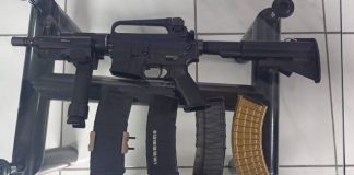 Policía Municipal encuentra fusil de asalto, cargadores y cartuchos dentro de pick up en carretera a Ures, en Hermosillo