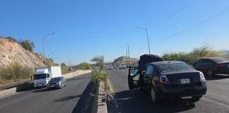 Carambola entre cuatro vehículos provoca tráfico al oriente de Hermosillo Carambola entre cuatro vehículos provoca tráfico al oriente de Hermosillo