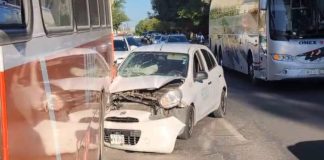 Chocan camión de transporte público y automóvil en Hermosillo: hay 2 lesionados