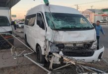 Van termina incrustada en establecimiento tras perder el control al norte de Hermosillo Van termina incrustada en establecimiento tras perder el control al norte de Hermosillo