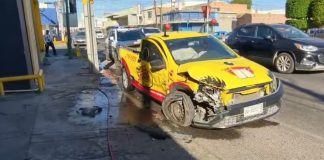 Chocan sedán y pick up de fumigación en el centro de Hermosillo Chocan sedán y pick up de fumigación en el centro de Hermosillo