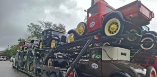 Recuperan en Estado de México tráiler nodriza con autos clásicos robado en Puebla