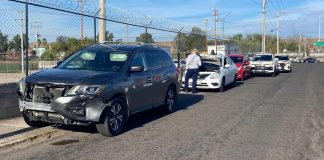 Tres automóviles protagonizan choque múltiple al oriente de Hermosillo