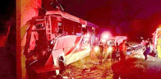 Mueren 4 personas tras choque de autobús que trasladaba pacientes del IMSS; hay 5 heridos