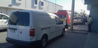 Choque entre dos camionetas deja a mujer lesionada en el centro de Hermosillo