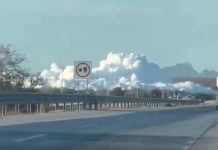 Vuelca tráiler y provoca fuga de amoniaco en carretera Guaymas–Hermosillo