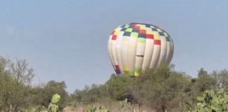 Globo aerostático aterriza de emergencia junto a la Pirámide del Sol en Teotihuacán