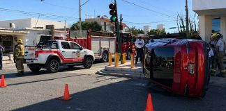 Choque entre máquina de Bomberos y automóvil deja un lesionado y daños cuantiosos en Hermosillo