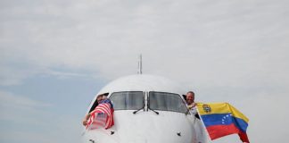Primer vuelo directo de EEUU a Venezuela aterriza en Caracas tras siete años de suspensión aérea