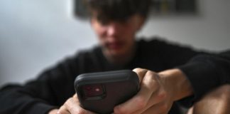 Organizaciones piden regular redes sociales por publicidad dirigida a niñas, niños y adolescentes en México