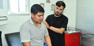 Entregan lentes y aplican vacunas en jornada de salud en Hermosillo