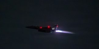 EEUU rescata a uno de los pilotos de caza derribado en Irán; continúa búsqueda del segundo