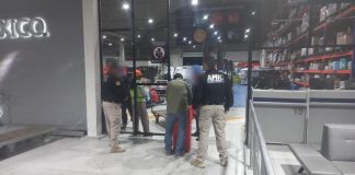 Entregan insumos a laboratorio de CDMX para investigación tras muerte de 4 personas por suero vitaminado en Sonora Entregan insumos a laboratorio de CDMX para investigación tras muerte de 4 personas por suero vitaminado en Sonora