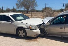 Choque entre dos vehículos deja 4 personas lesionadas al poniente de Hermosillo