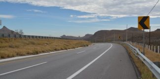Fuego consume caja seca de tráiler tras choque en la carretera Hermosillo-Magdalena