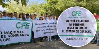 Protestan jubilados de CFE en Hermosillo contra reforma para reducir pensiones