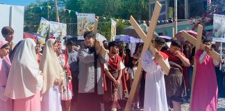 Con devoción y fe, hermosillenses recrean la ‘Pasión de Cristo’ durante viacrucis este Viernes Santo